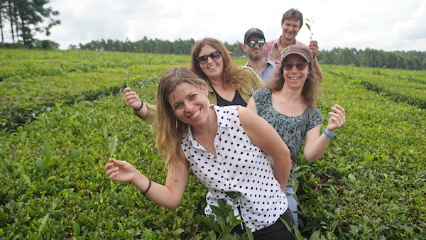 S&D visitando campos de té en Argentina, Solidaridad