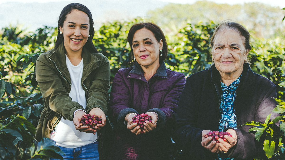 Tres generaciones de mujeres productoras de café en Honduras