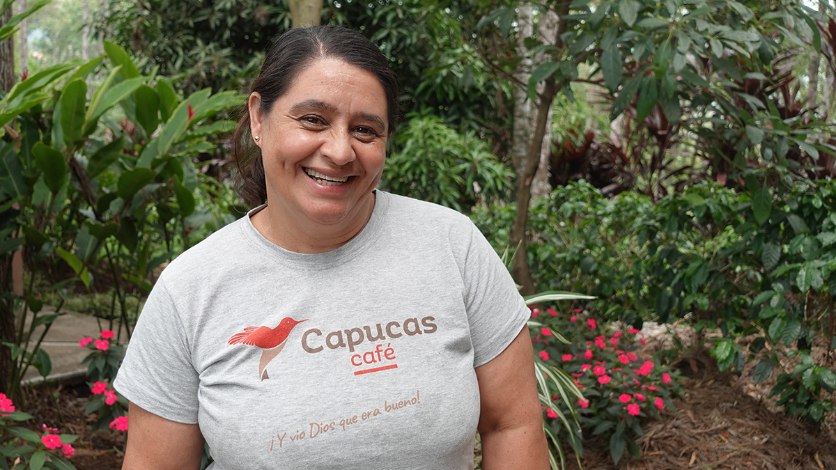Daysi Estevez, socia de la Cooperativa Capucas en Copán, Honduras y participante del lanzamiento del programa ¡REFORCEMOS LA SOSTENIBILDIAD! en el sector cafetalero hondureño.