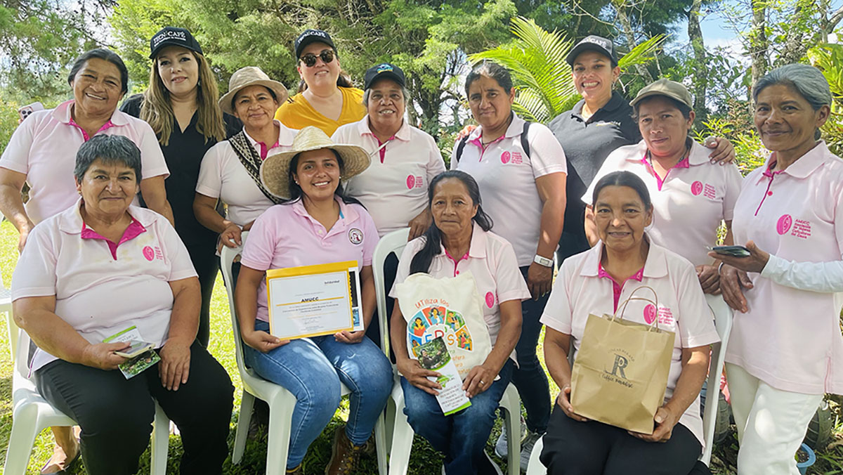 Solidaridad-AMUCC-Honduras-Colombia-Café-Productoras-Conocimientos-Experiencia-Gira-Campo-Mujeres-Género
