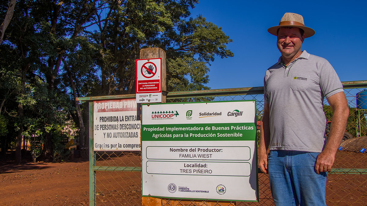 Marcelo Wiest, participantes del proyecto de mejora continua para el negocio agricola de Cargill y Solidaridad en Paraguay