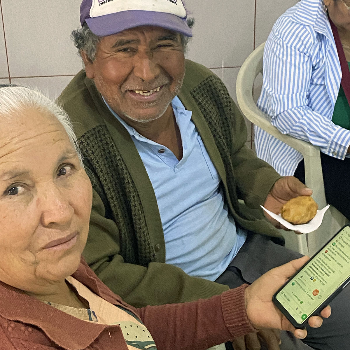 Agrolearning Bolivia - Productores con WhatsApp educativo Agrolearning, inducción a productores en Bolivia