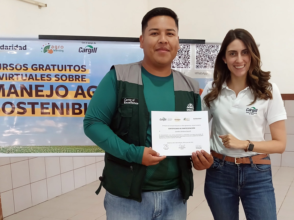 B-learning en el sector soja de Bolivia. Entrega de certificaciones de cursos completados en Agrolearning. Alianza Solidaridad-Cargill, 2026. Xaviera Tapia.